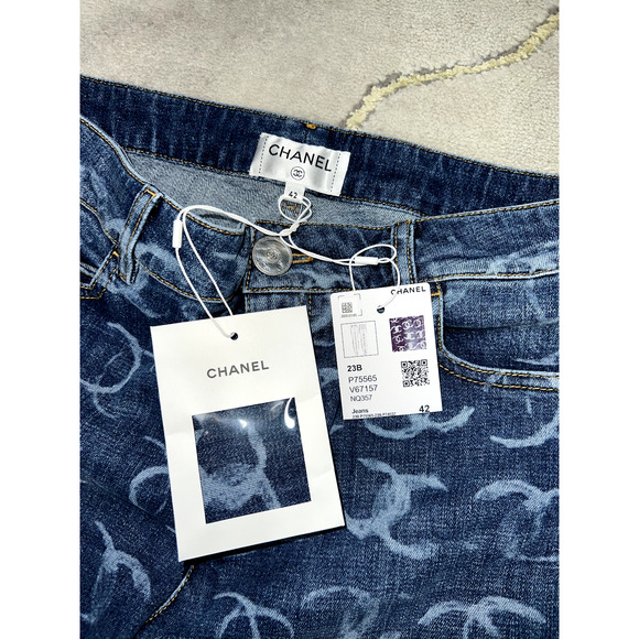 Chanel 23B Runway Dark Blue Denim White CC Printed Logo Sequin Skinny Jeans 42 - Picture 5 of 12
